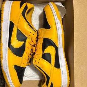 Nike Men's Yellow and Black Sneakers